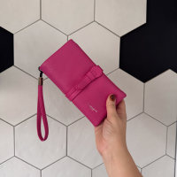 Fuchsia clutch
