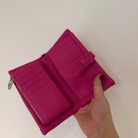 Fuchsia clutch