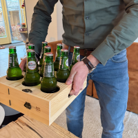 Houten Bierhouder – Beer Gear Edition